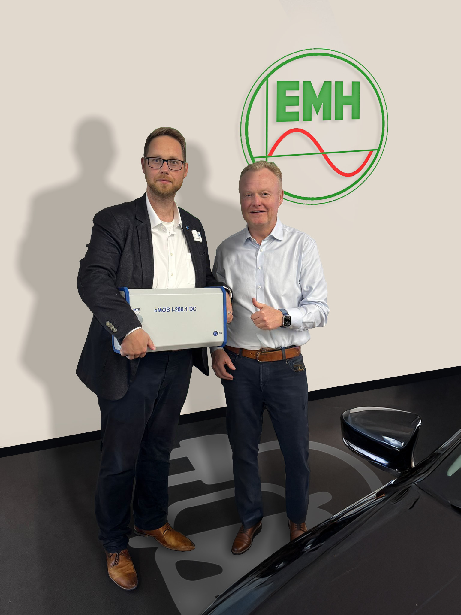 Im Bild: TMZ-Bereichsleiter Sascha Koller und EMH-Vertriebsleiter Lars Busekrus.