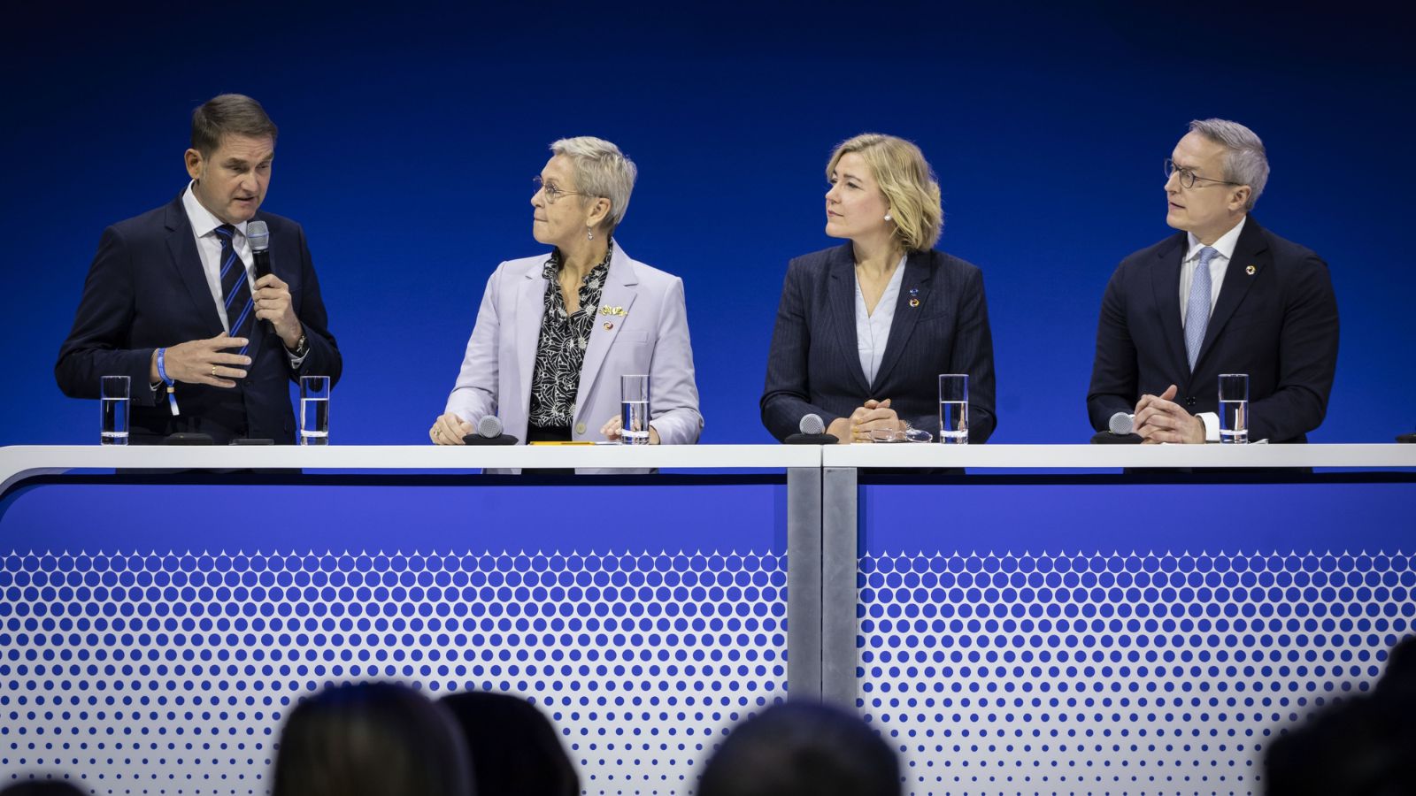Dr. Oliver Grün, Anne Le Hénanff, Henna Virkkunen und Dr. Karsten Wildberger (v.l.n.r.) auf dem Pane (Bildquelle: BMDS/Woithe)