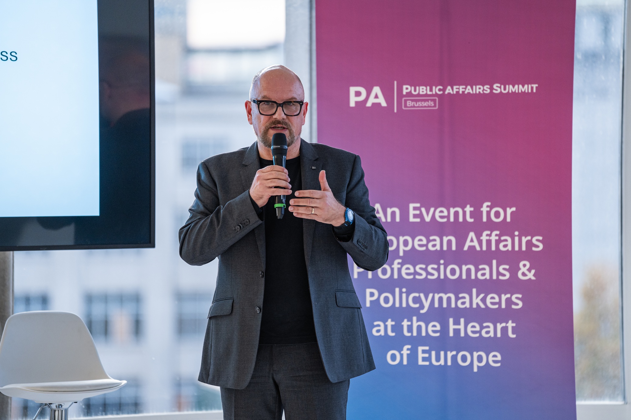 Thomas Philipp Reiter von Billit spricht beim Public Affairs Summit in Brüssel