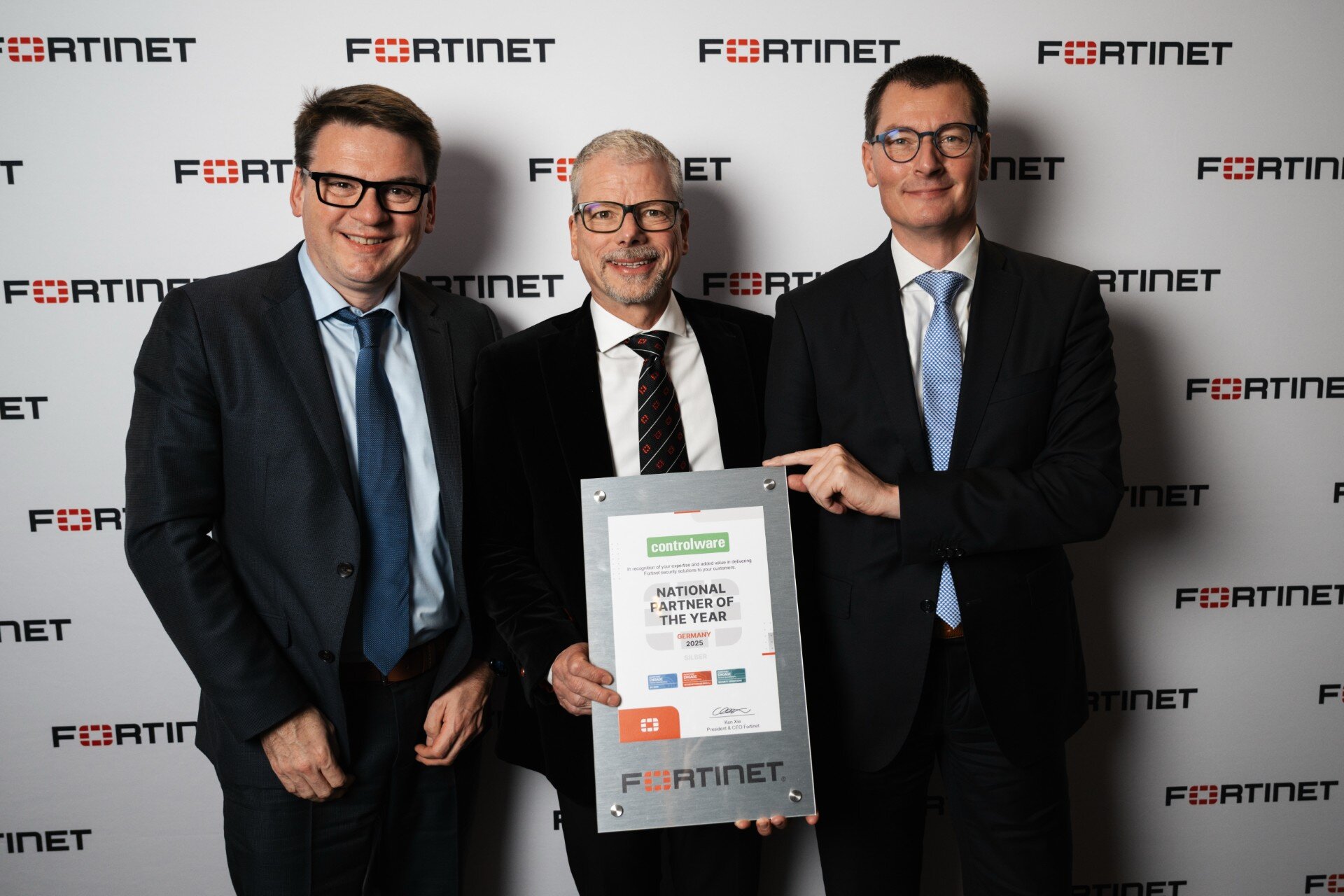 Controlware erhielt den Fortinet Award„National Partner of the Year, Germany 2025“in Silber. (Die Bildrechte liegen bei dem Verfasser der Mitteilung.)