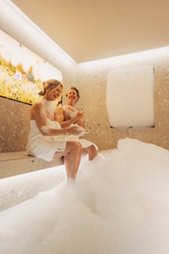 Kräuter-Dampfbad-Saunawelt-Schaum-Zeremonie ©Hotel Larimar, Karl Schrotter Photograph