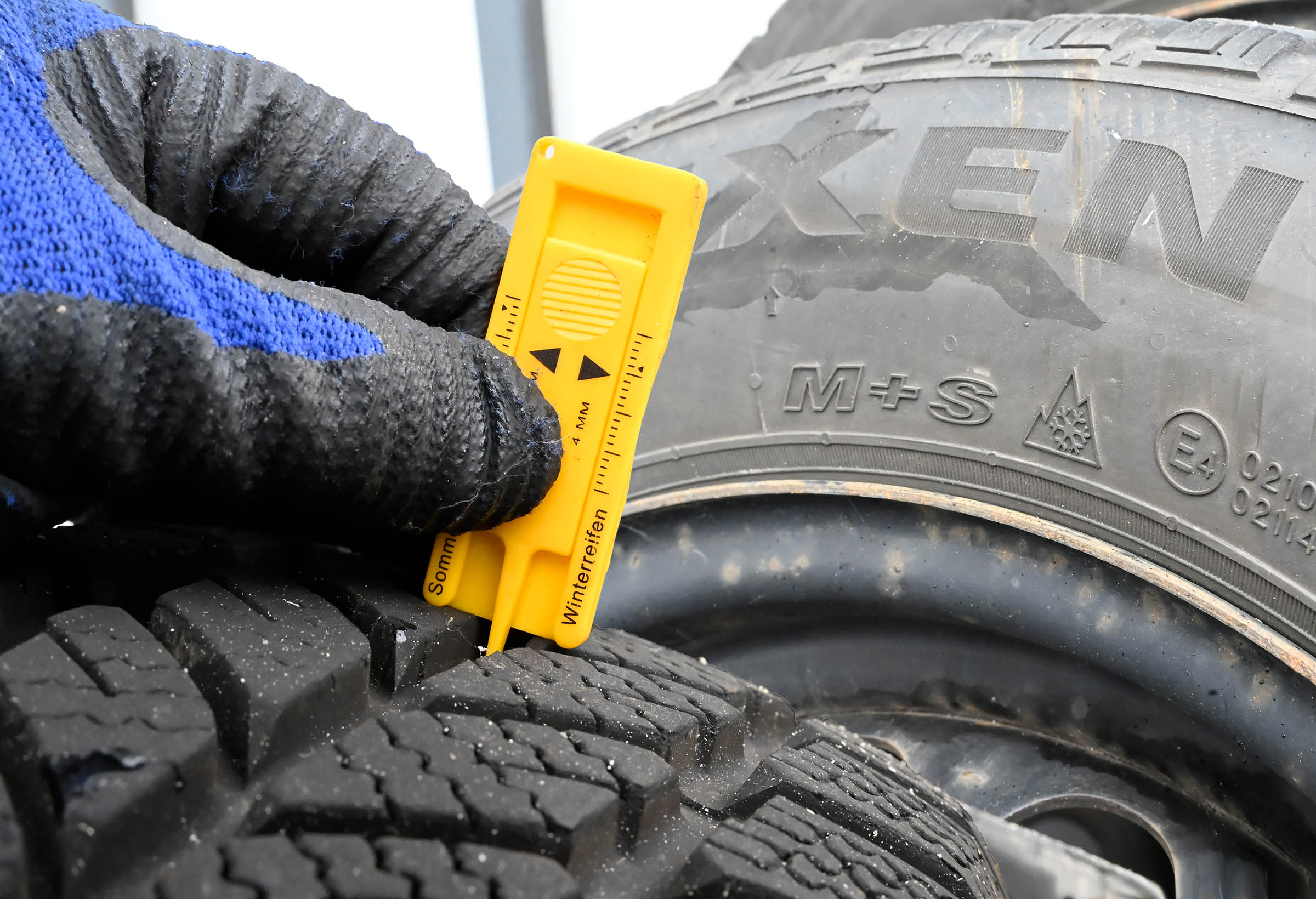 Winterreifen sind keine Pflicht, trotzdem kann ohne sie ein Bußgeld drohen. Foto: HUK-COBURG (Die Bildrechte liegen bei dem Verfasser der Mitteilung.)