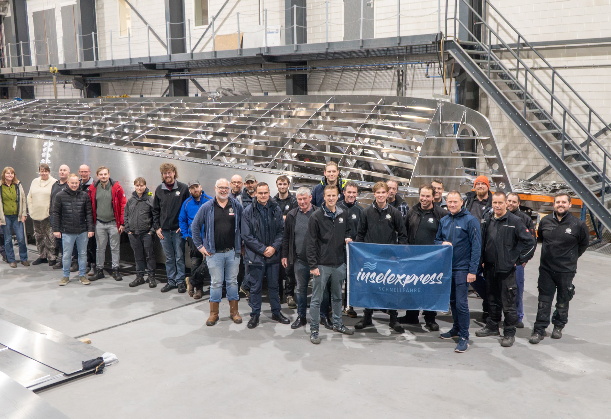 Vertreter der Reederei Frisia und das Team der NG Shipyards feierten die Kiellegung der neuen Schnellfähre.