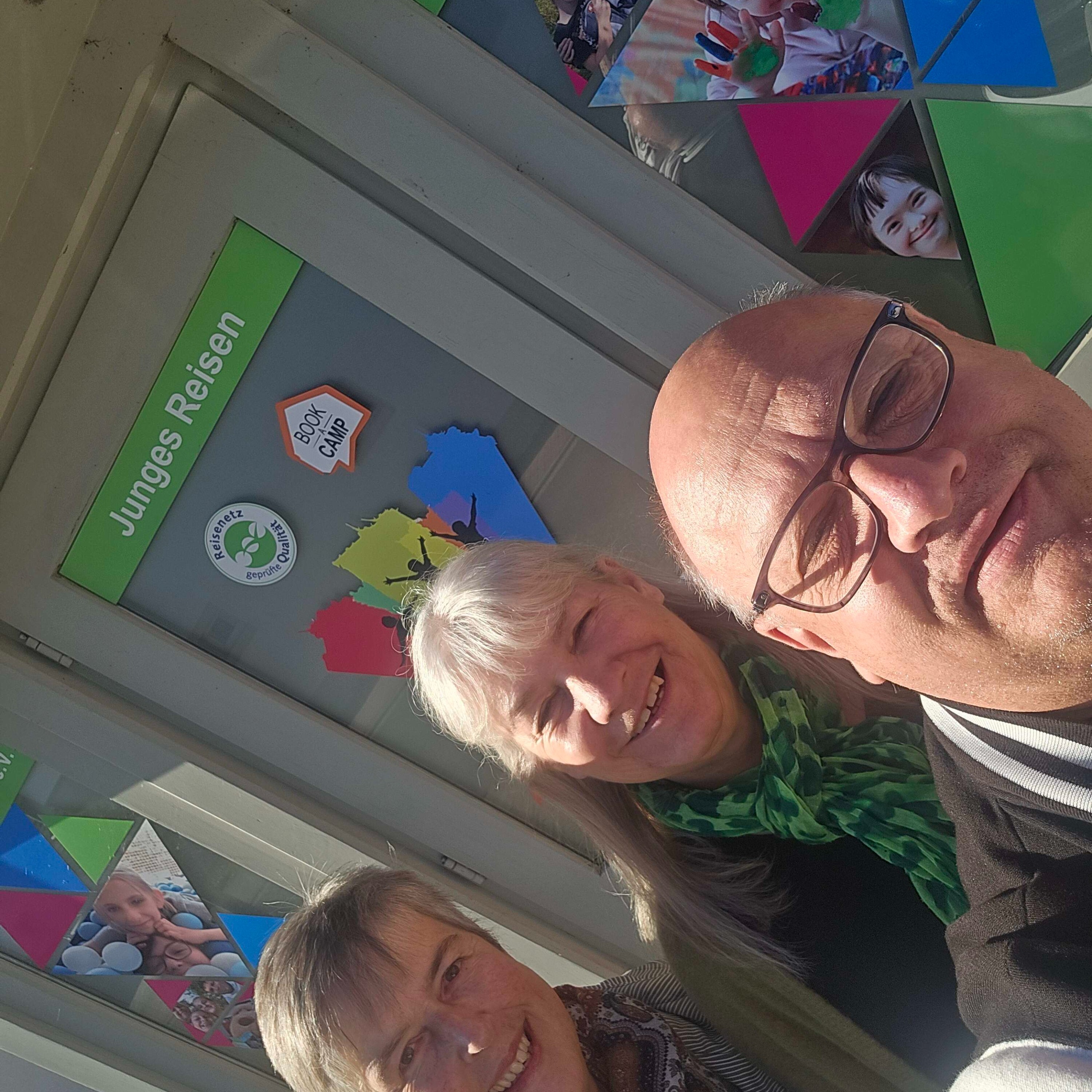 v.l.n.r. Margret Carl und Ilona Enders und Thomas Treptau (Die Bildrechte liegen bei dem Verfasser der Mitteilung.)