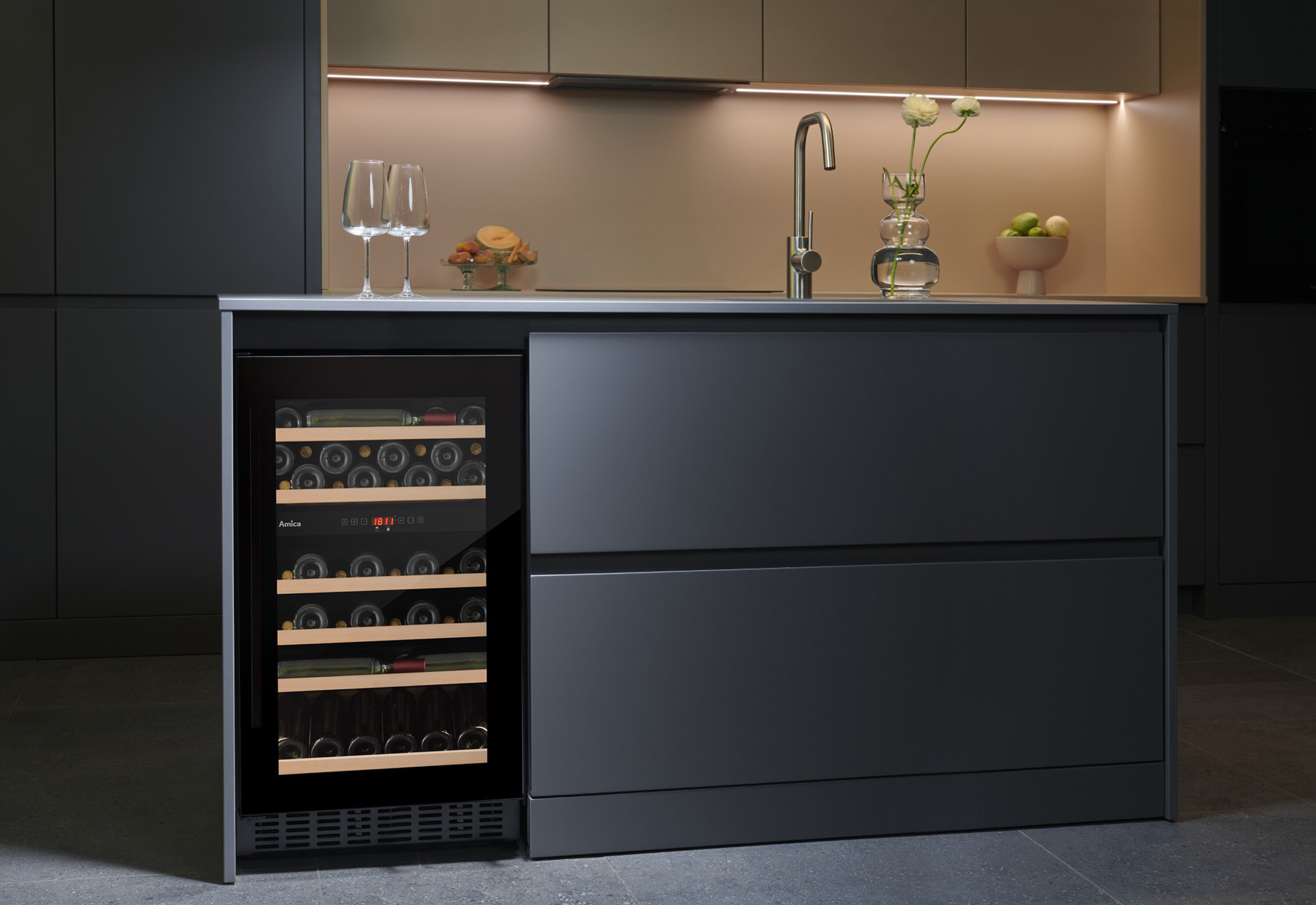 Weintemperierschrank WK 341 220 S (Bildquelle: Amica)