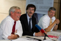 v.l.n.r Hartwig Sommerfeld, Geschäftsführer der FMH, Professor Jörn Walter, Oberbaudirektor der Frei