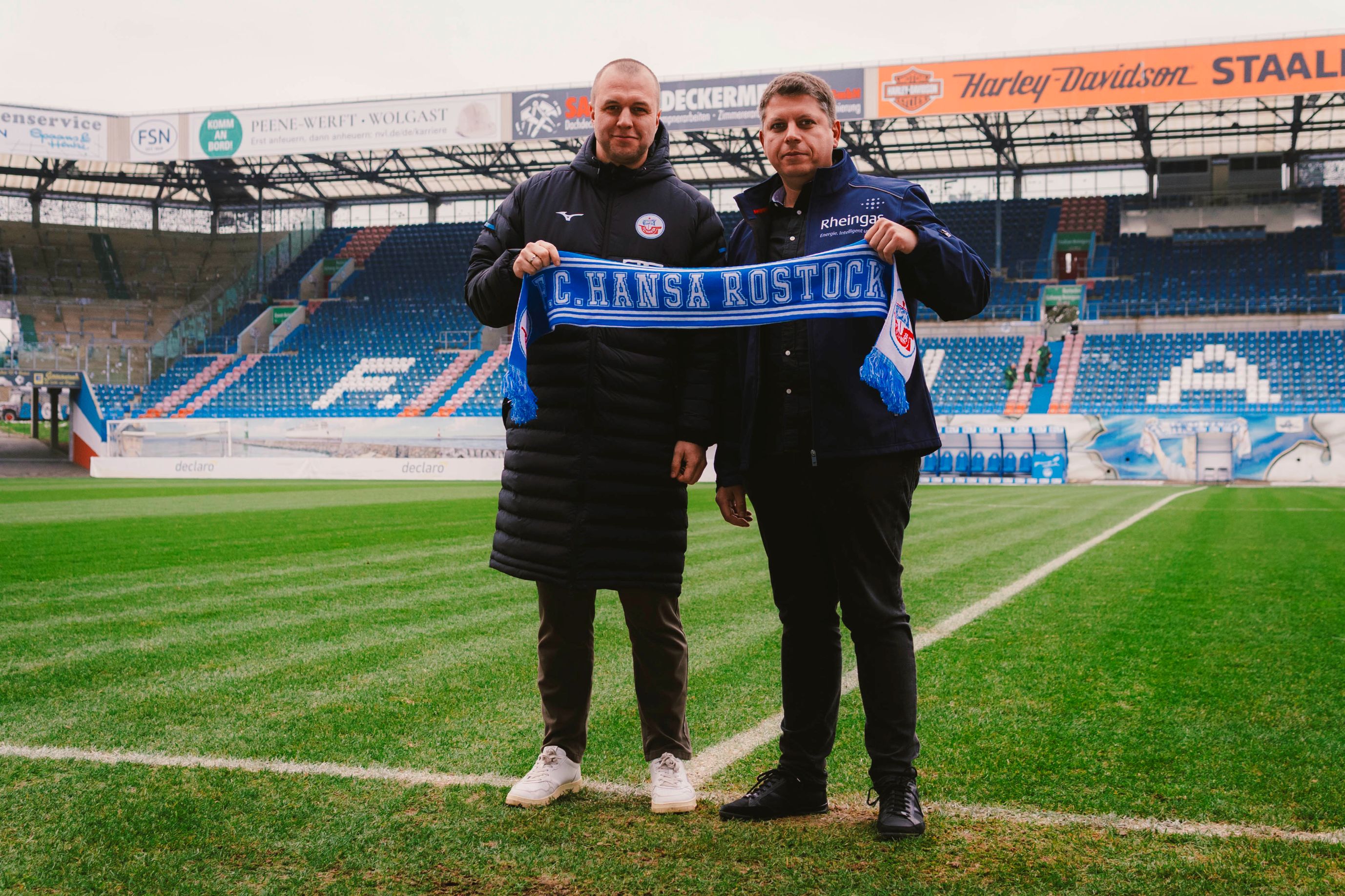 (v.l.n.r.: Tim Cassebaum (Hansa Rostock) und Mario Both (Rheingas)) (Die Bildrechte liegen bei dem Verfasser der Mitteilung.)