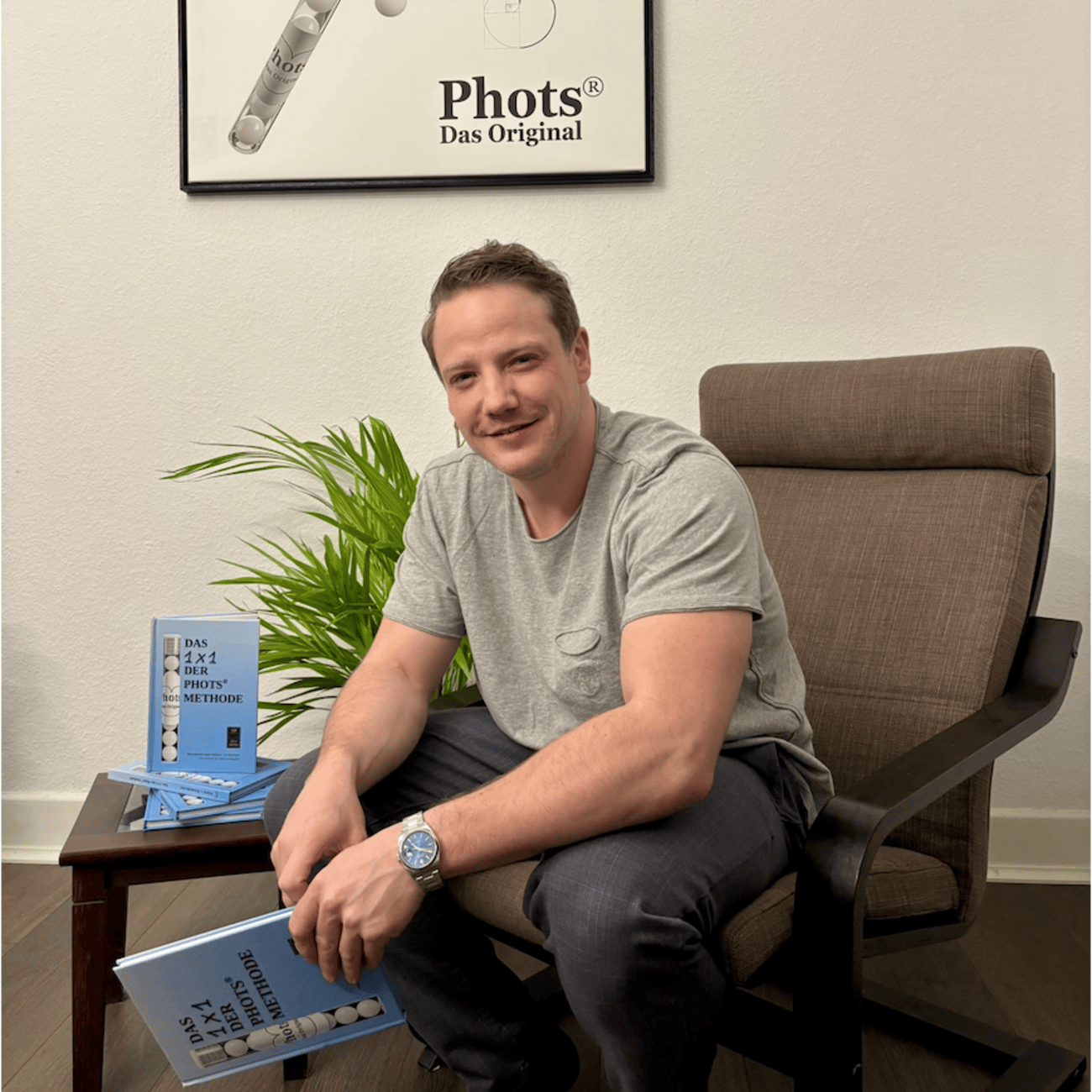 Autor Tim Luther von Phots mit seinem Werk 