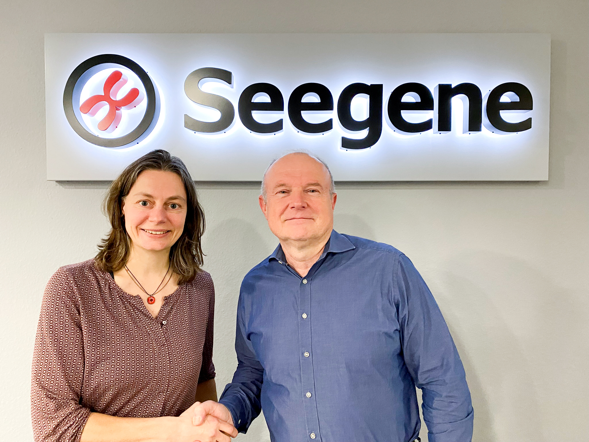 Martina Schmitz, Geschäftsführerin Epitype GmbH und Dr. Lothar Kruska, CEO Seegene Germany GmbH (Die Bildrechte liegen bei dem Verfasser der Mitteilung.)