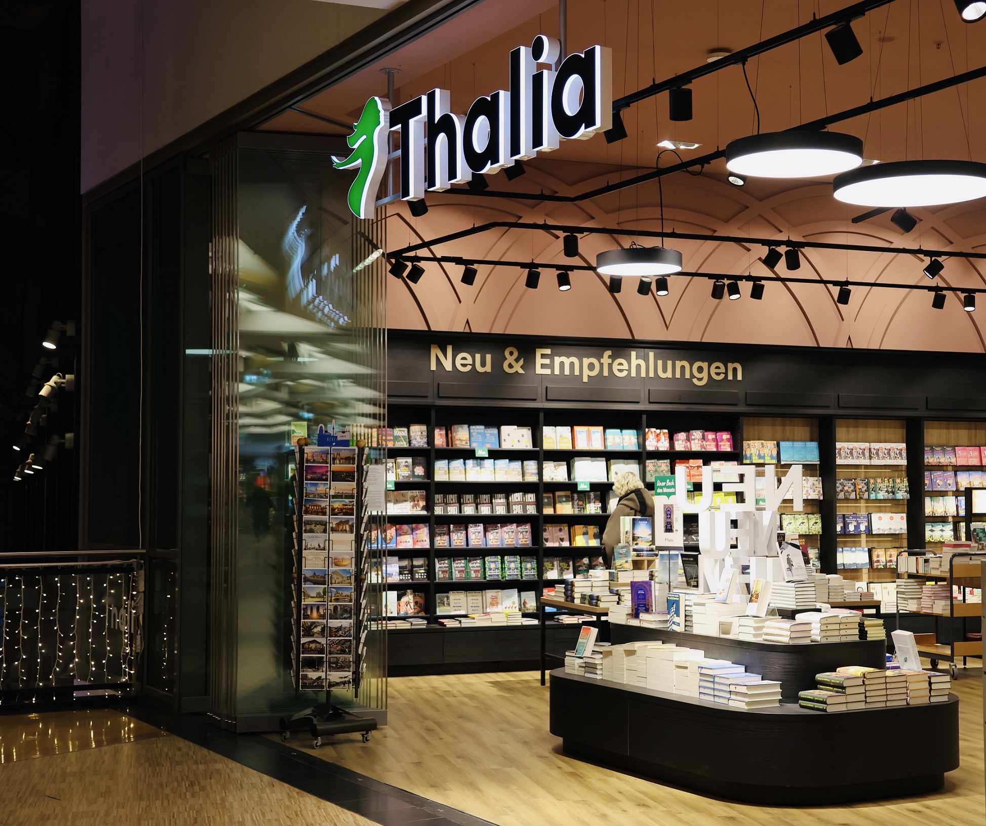 Herzlich willkommen in der neu gestalteten Thalia Buchhandlung im ALEXA (Bildquelle: Thalia)