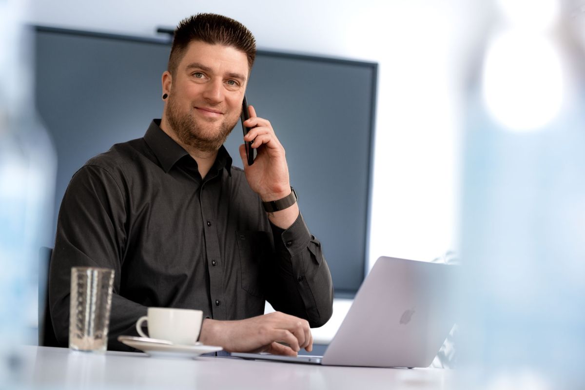 Kilian Ivers, Gründer von AHOI Consulting, engagiert sich für transparente und konforme BAFA-Beratun (© Reinhard Witt)