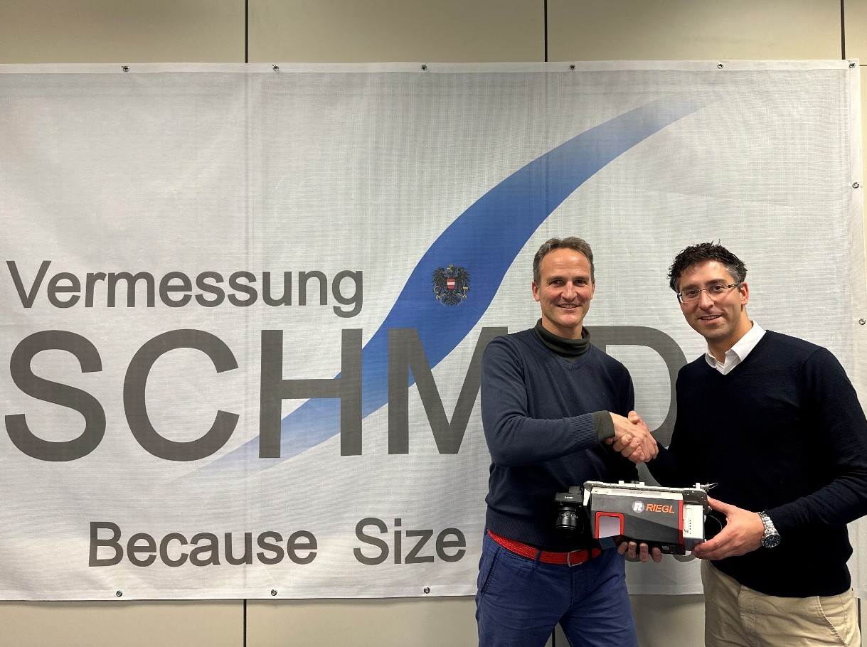 Übergabe der neuen Drohnenlösung