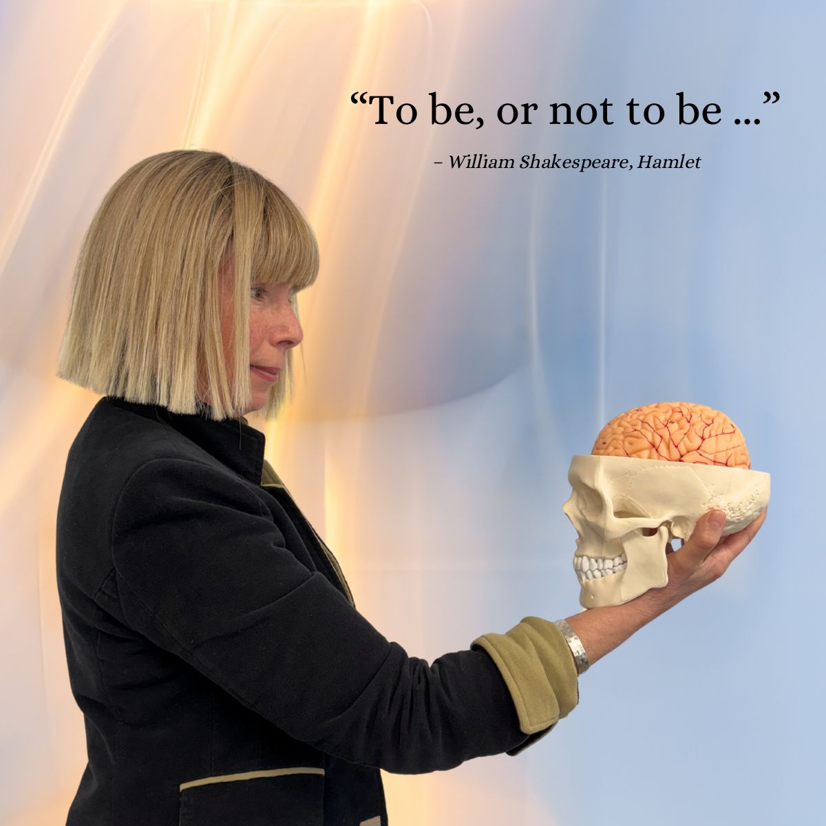 Claudia Wörner in Hamlet-Pose: Sein oder Nichtsein ist heute eine Frage der Zeitplanung. (Bildquelle: MasterPlanning Woerner System GmbH)