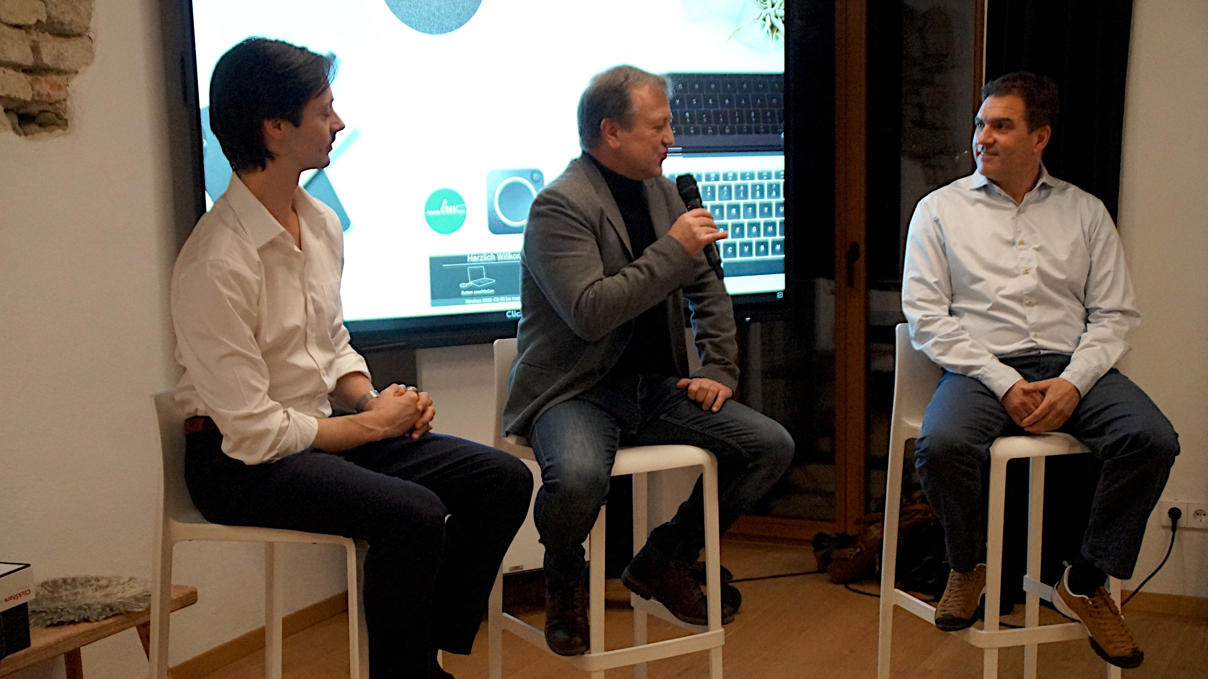 Holger Hagenlocher beim Founder Talk mit Patrick Horstmeier (links) und Thilo Freisleben (rechts) (Die Bildrechte liegen bei dem Verfasser der Mitteilung.)