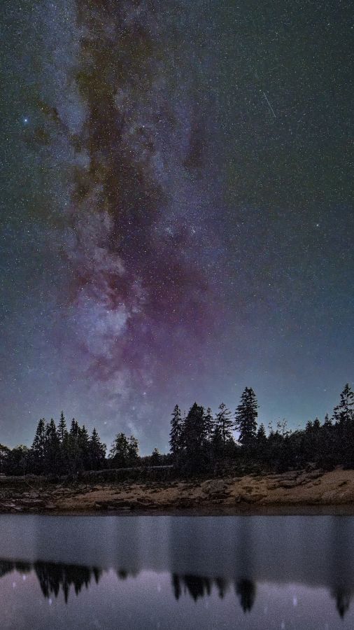 Milchstraße über dem Oderteich - ein Beispiel für geplante und nachbearbeitete Astrofotografie (© A. Kolb-Telieps)