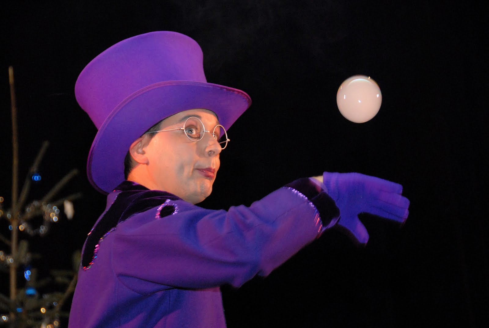 Schillernde Seifenblasen für Weihnachtsfeier zauberte Künstler Blub