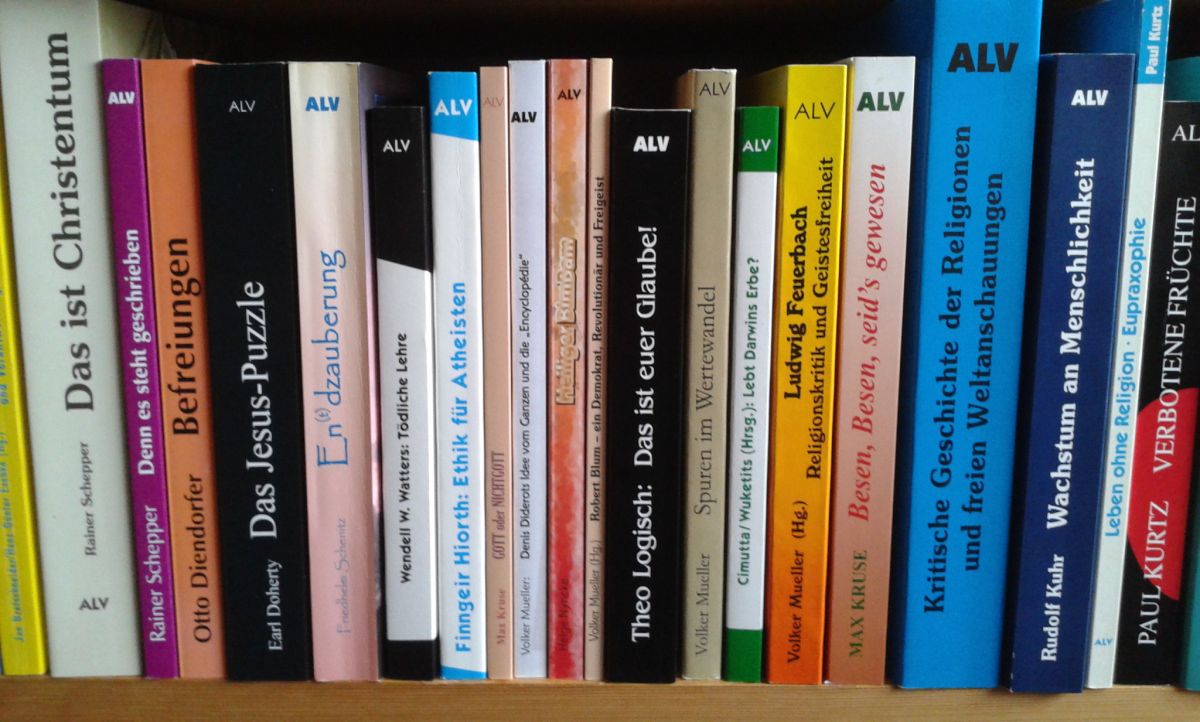 Bücher laden zum Weiterdenken ein. (© )