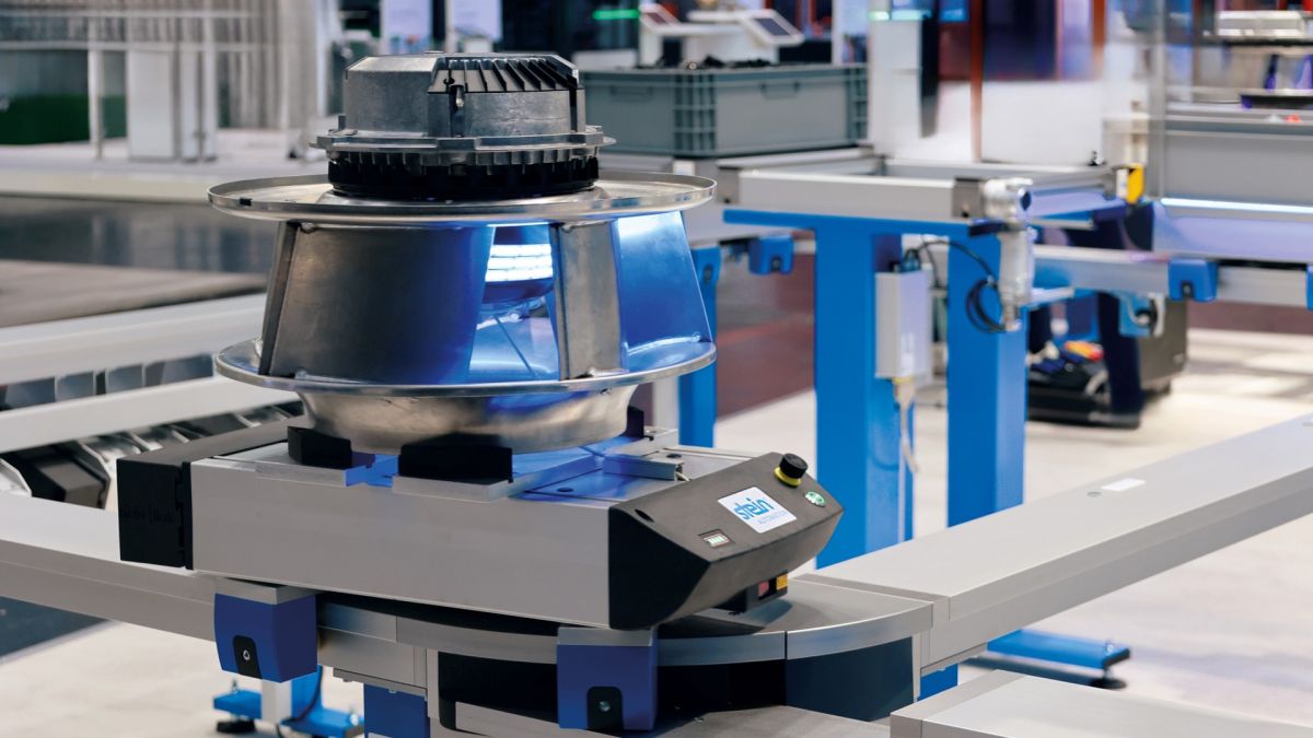 Das neue STEIN link® Shuttle Konzept vereint Intralogistik und Montageprozesse in einer Lösung. (© STEIN Automation GmbH)