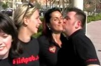 Warm Up: der Flirtpub-Kussweltmeister übte fleißig für den Rekord Warm Up: der Flirtpub-Kussweltmeister übte fleißig für den Rekord