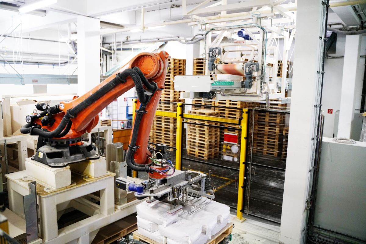 KOCH Robotersysteme automatisiert Sackhandling in vier Mühlen (© KOCH Industrieanlagen GmbH)