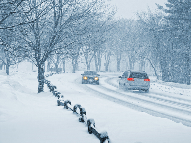 Ist die Fahrbahn vereist oder schneebedeckt, ist besondere Vorsicht geboten. (Bildquelle: ERGO Group)