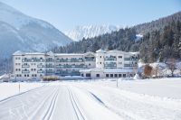 Außenansicht des Sporthotel Achensee im Winter