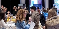 AUF IN DIE WELT Messe in München – Viel Interesse am Auslandsjahr (Stiftung Völkerverständigung)