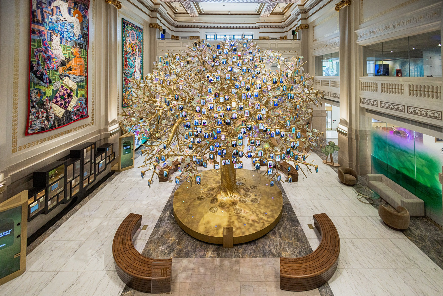 Der Generationenbaum gehört zu den Highlights der neuen Dauerausstellung zum amerikanischen Traum. (Bildquelle: Milken Center for Advancing the American Dream)