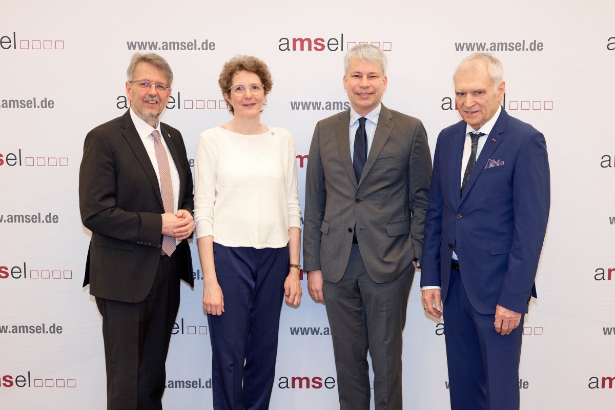 V. l.: Prof. Dr. med. Peter Flachenecker, Dr. Daniela Späth-Zöllner, Steffen Bilger, Adam Michel (© AMSEL e.V. / Jan Potente)