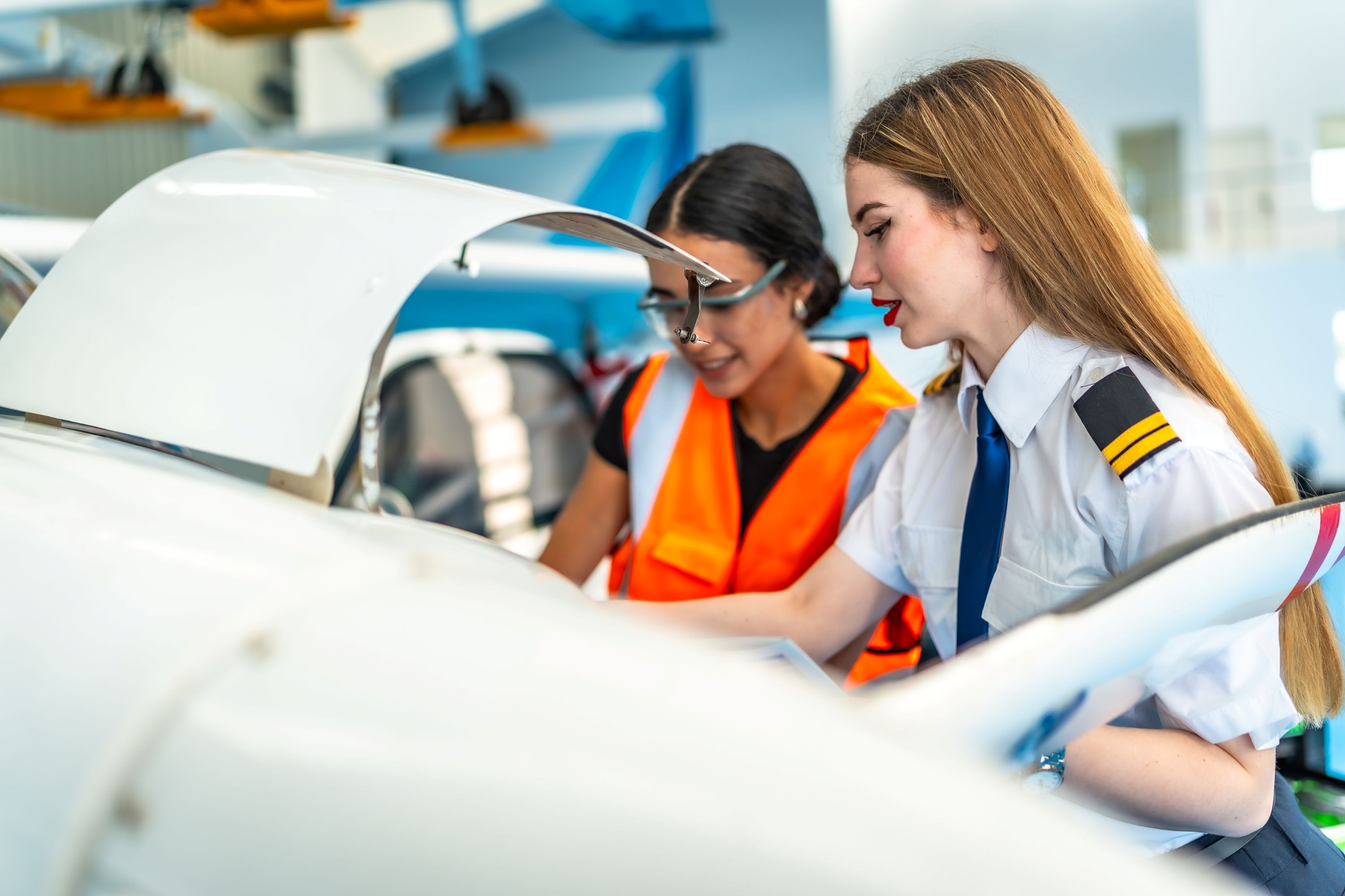 Die Fähigkeiten eines Piloten sind gute Benchmarks für Kompetenz im Job (Bildquelle: iStock / Unaihuiziphotography)