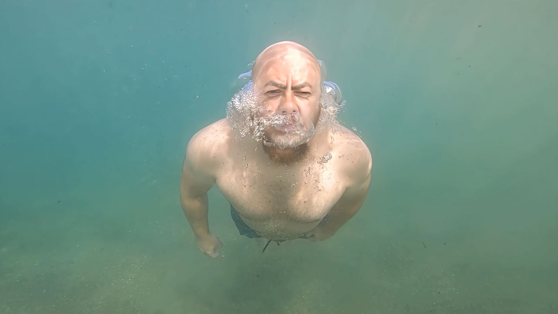 Sechs Video-Essaysüber die Konstruktion von Macht (Bildquelle: Vládmir Combre de Sena)