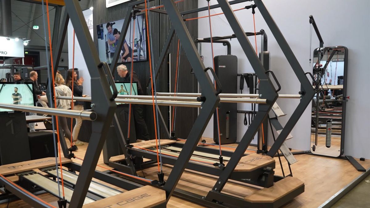Trainingsgeräte für Therapie, Prävention und Rehabilitation auf der therapro 2026 (© © Messe.TV, Deutsche Messefilm & Medien GmbH)