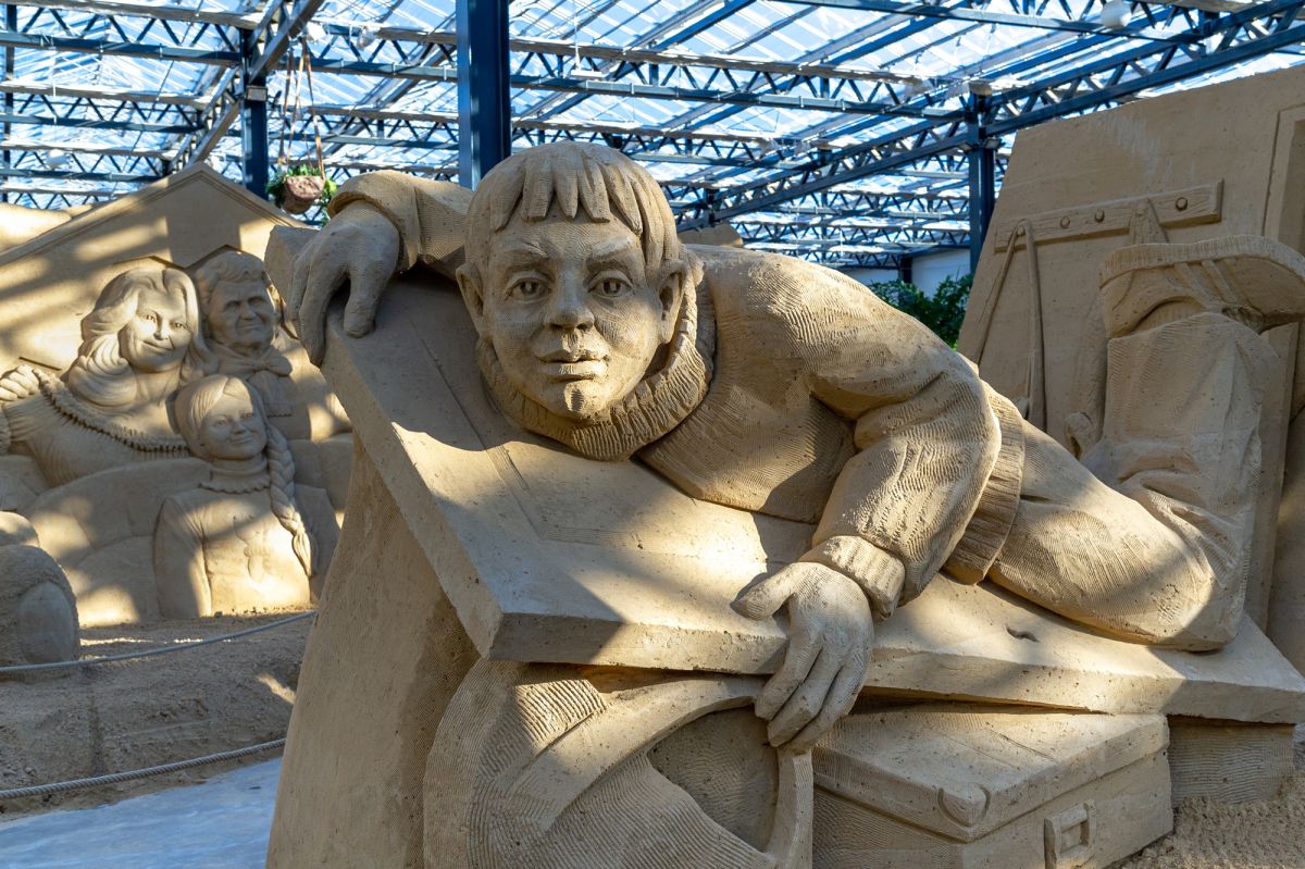 Mit der Tür ins Haus gefallen. Thema beim Sandfest Rügen 2026 sind 