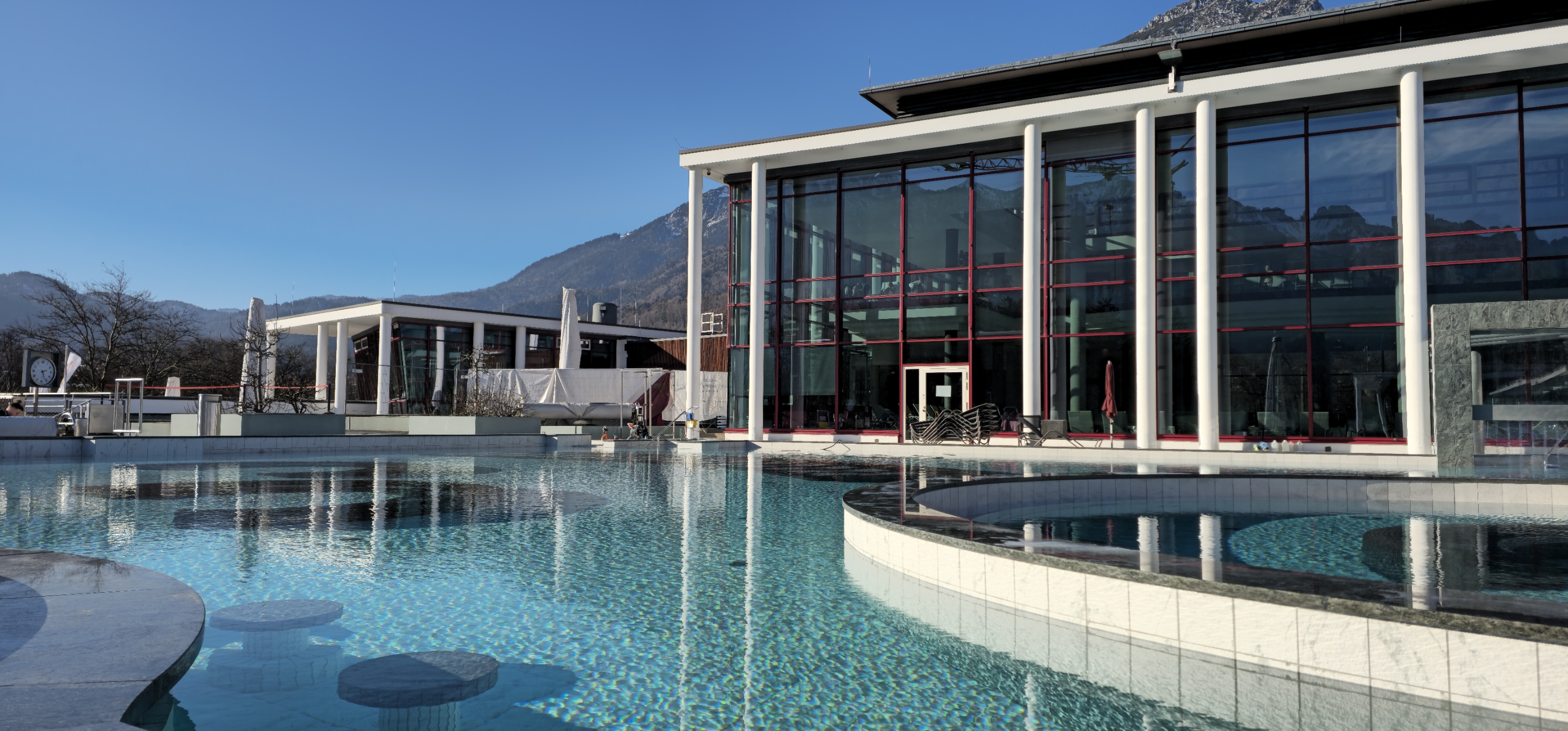 Das sanierte Außenbecken der RupertusTherme Bad Reichenhall