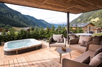 Terrasse mit traumhaftem Ausblick im Chalet Salena (c)Michael Huber (Hotel Quelle Nature Spa Resort)