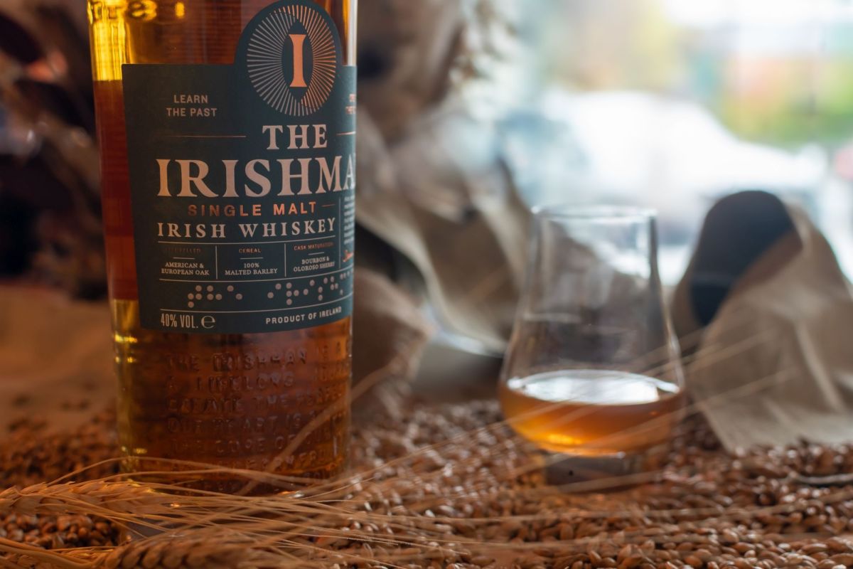 Der Irish Whiskey darf nicht fehlen - bei einem perfekten irischen Abend. (© Bildquelle: Irik - stock.adobe.com)