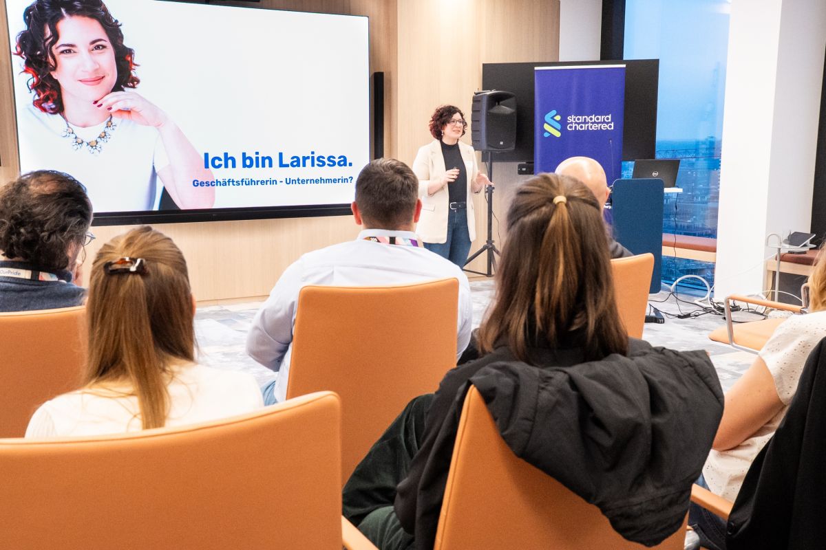 Larissa Gräff bei ihrem Pitch beim Futuremakers Award 2025 (© Melina Johannsen / KIZ SINNOVA gGmbH)