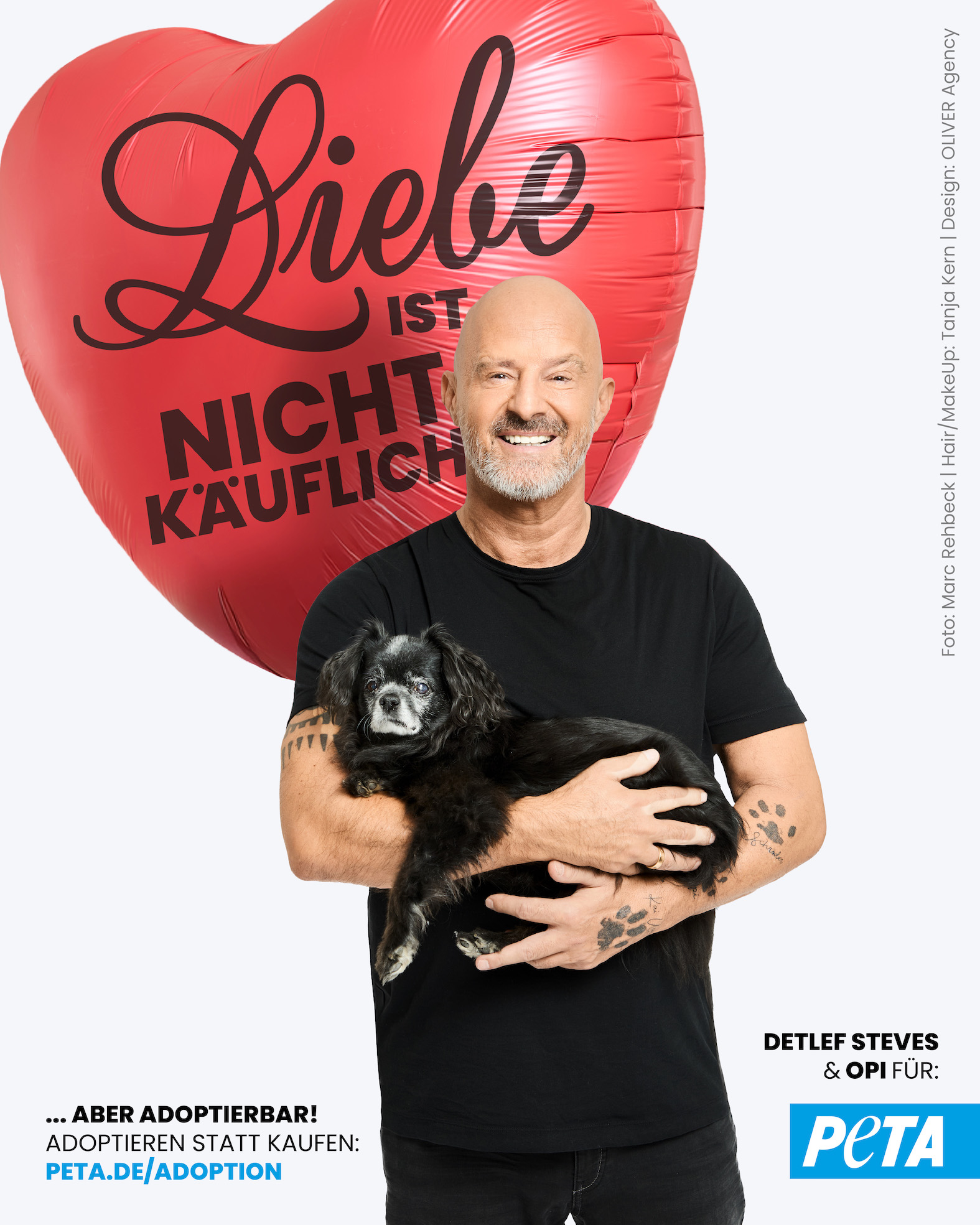 Detlef Steves präsentiert neues PETA-Motiv zum Valentinstag:"Liebe ist nicht käuflich!" (Bildquelle: @Marc_Rehbeck_PETA)