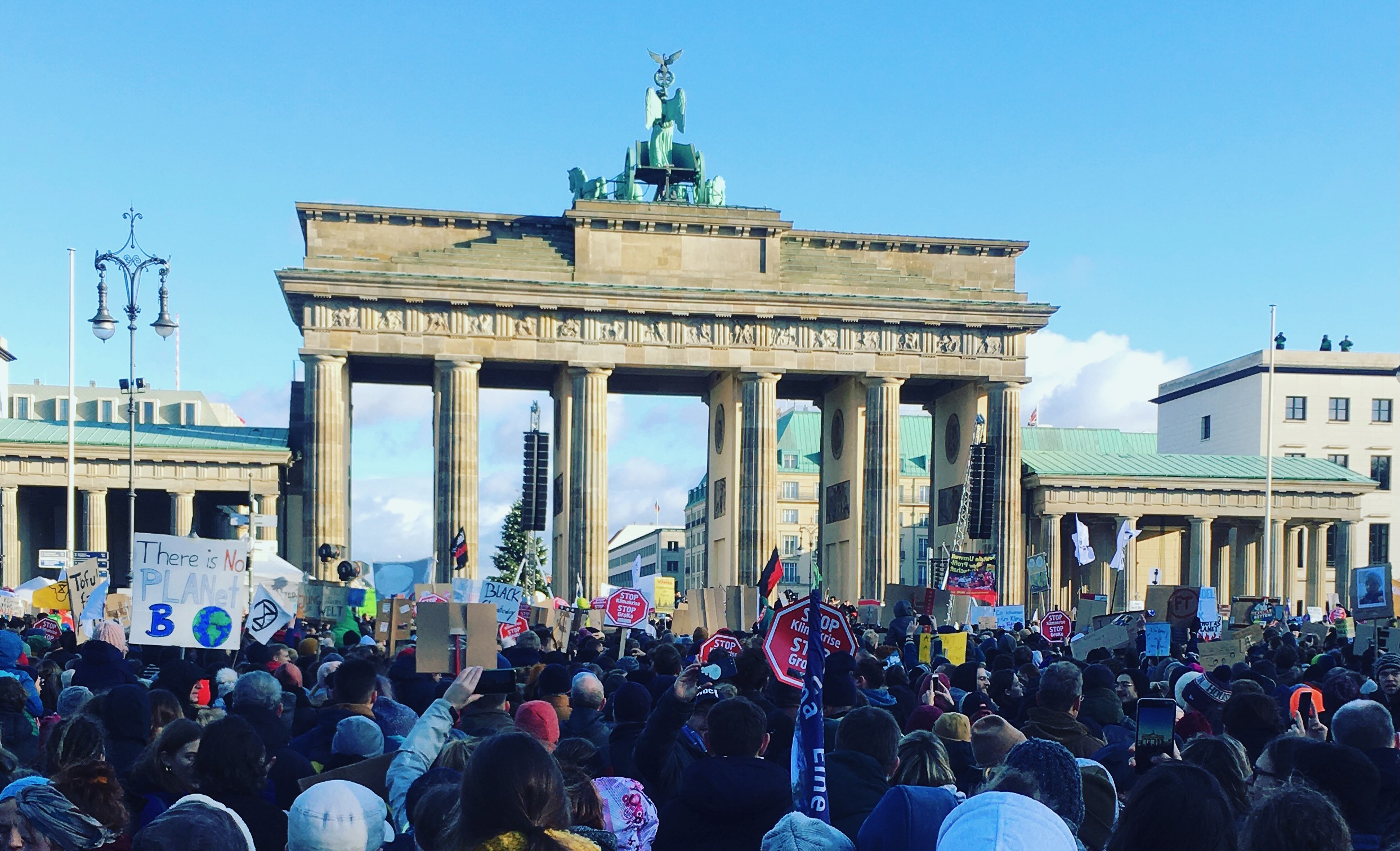 Demokratie hat Zukunft, wenn Politik, Wirtschaft und Gesellschaft Hand in Hand gehen (Bildquelle: @Jens Kunik)