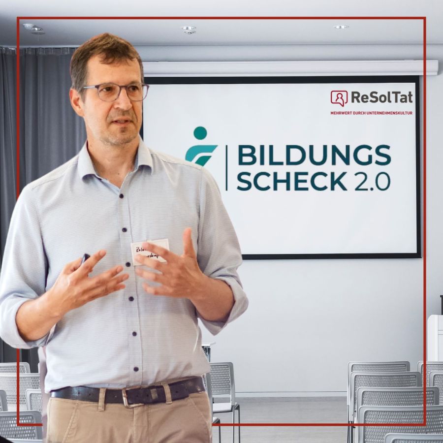 Roland Florin erklärt wie KMU in NRW den Bildungsscheck 2.0 nutzen können. (© Roland Florin)