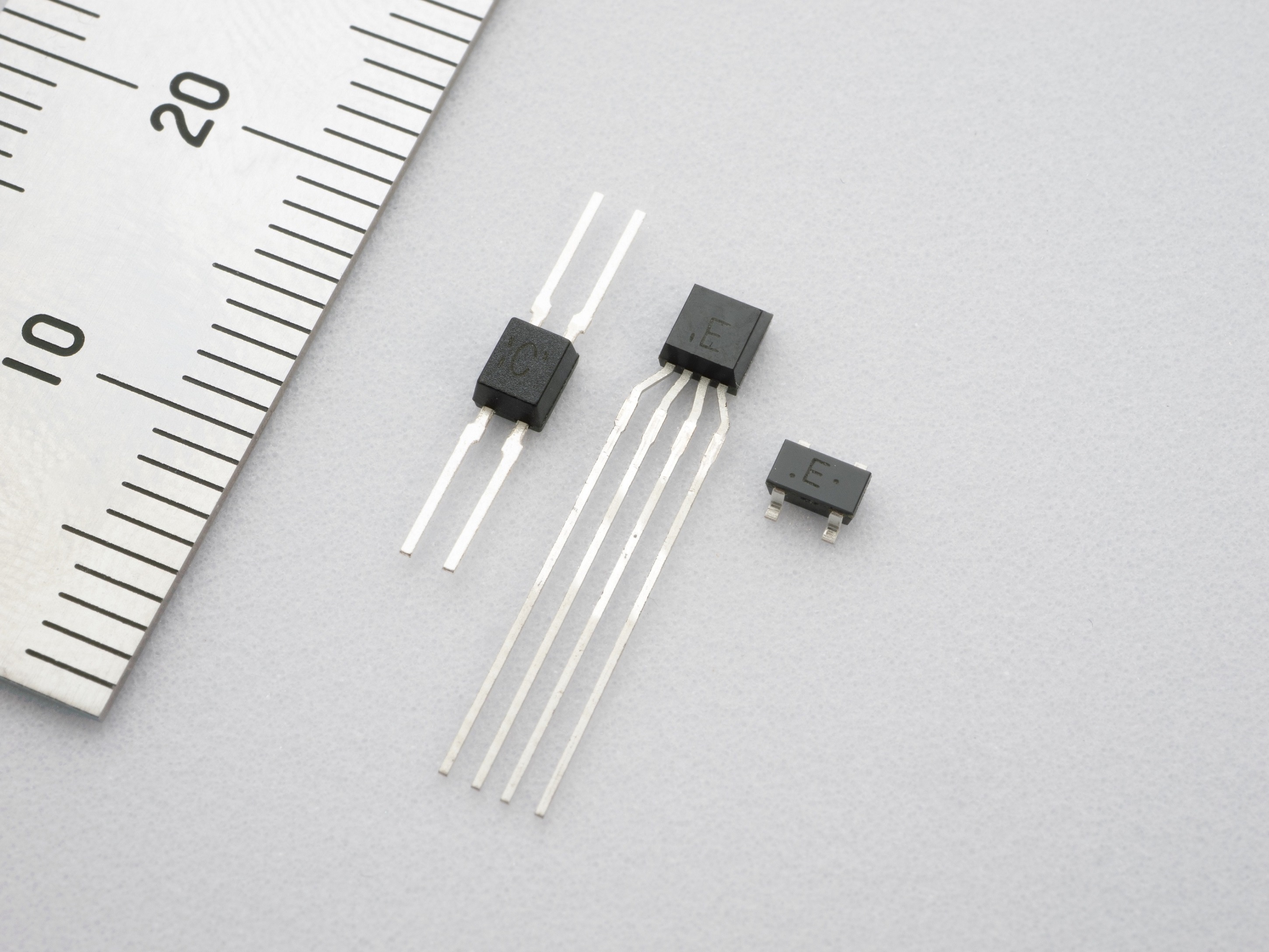 Hall elements - from left HW-300A, HW-300B, HW-101A (Bildquelle: Asahi Kasei)