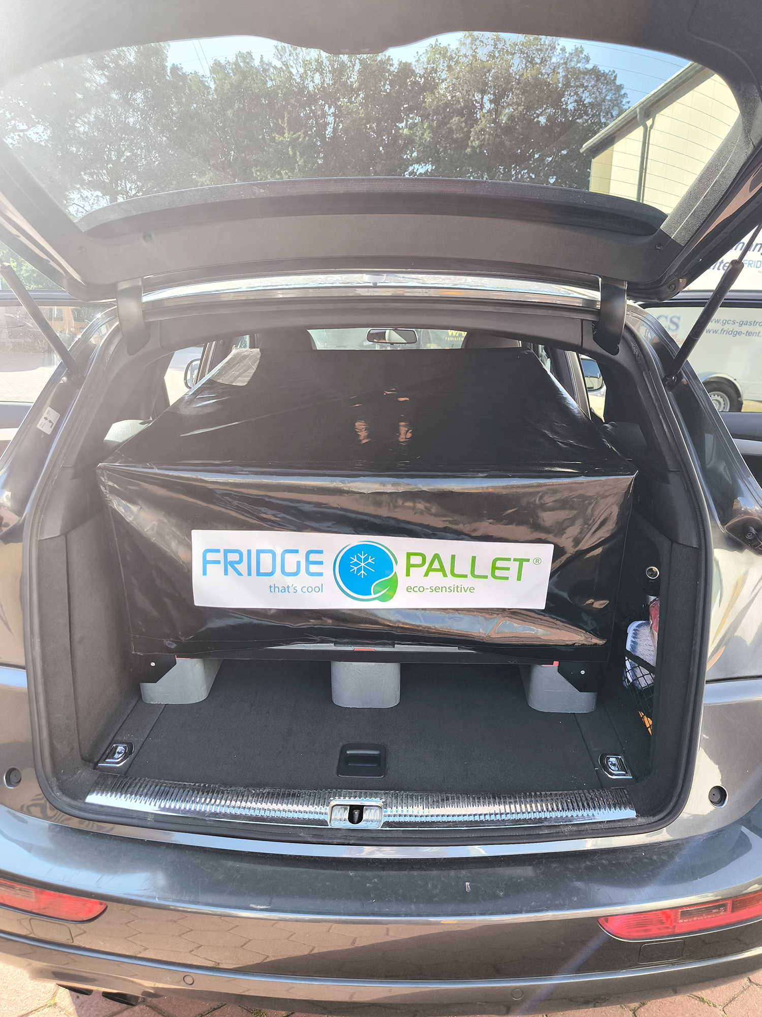Fridge Pallet im Einsatz, einfacher Transport im Kofferraum