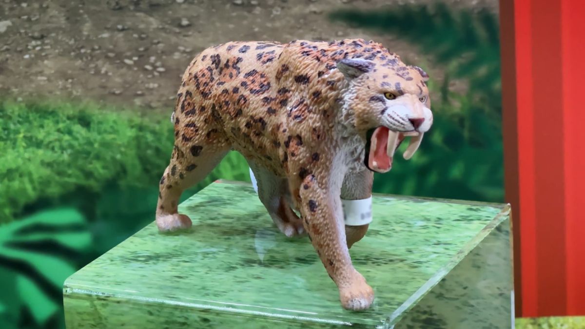 Trends der Spielwarenbranche Toy Fair 2026 New York, Dinosaurier Spielfigur Säbelzahntiger Schleich (© Messe.TV)