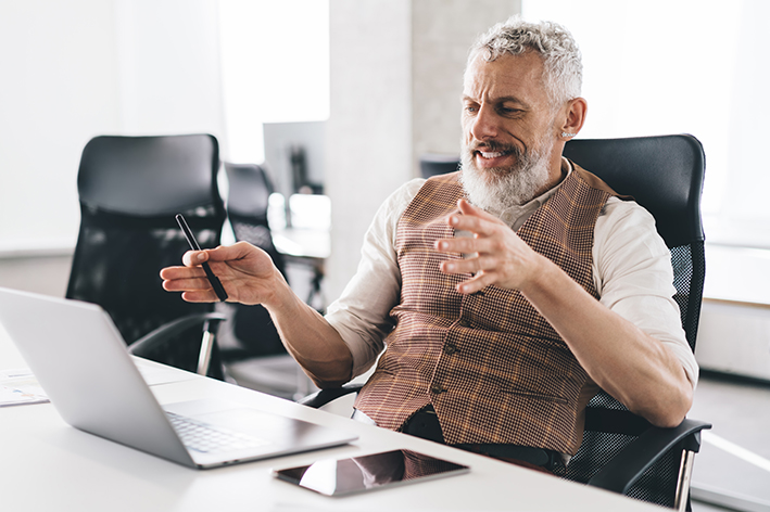 Neues Gesetz zur Förderung von Arbeitnehmenden im Rentenalter (Bildquelle: BullRun/stock.adobe.com)