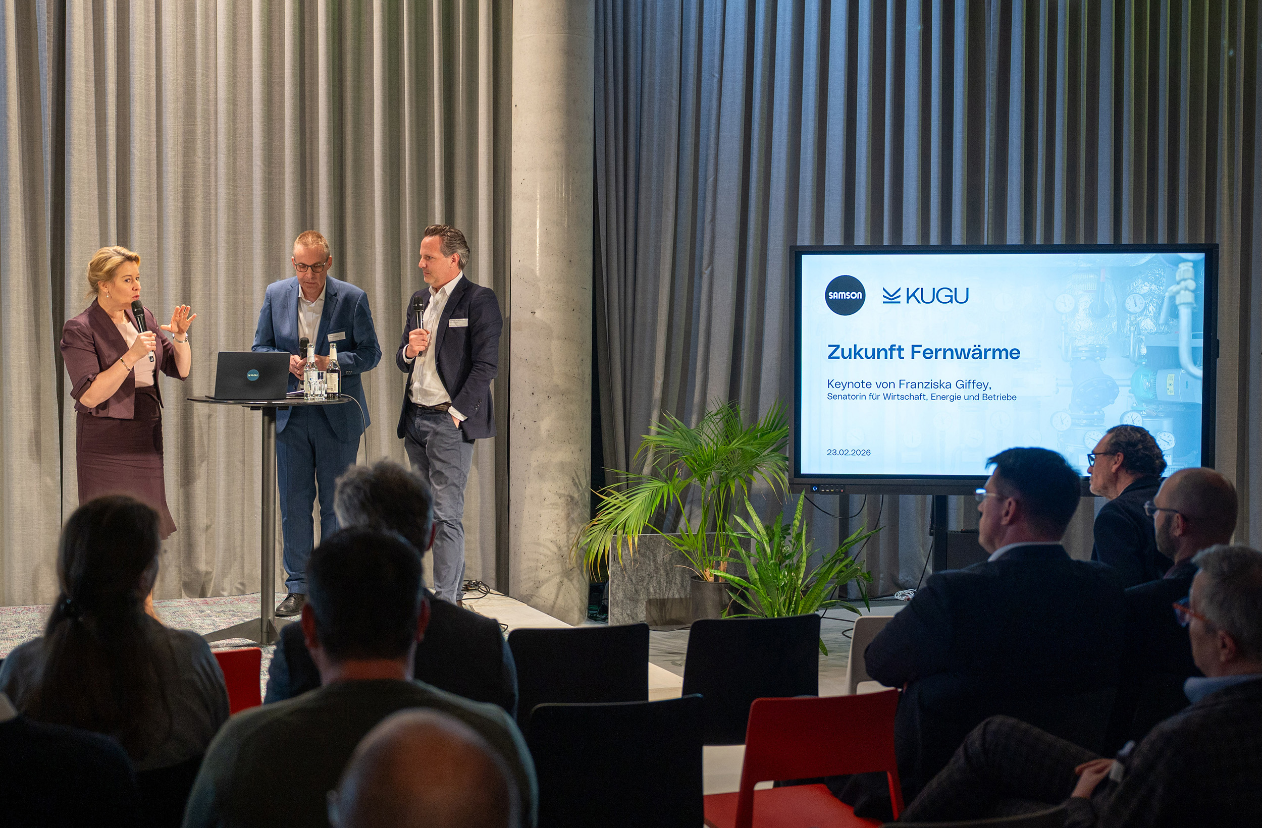 Senatorin Giffey im Gespra?ch mit Dirk Eggers und Christopher von Gumppenberg (Die Bildrechte liegen bei dem Verfasser der Mitteilung.)