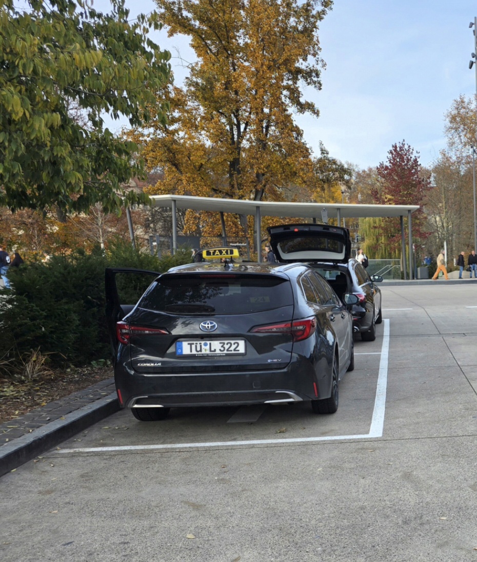 Taxi Tübingen am Hauptbahnhof Tübingen (Die Bildrechte liegen bei dem Verfasser der Mitteilung.)