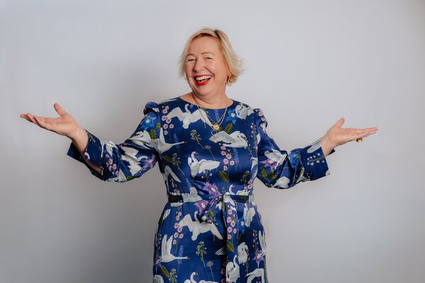 Inspiration trifft Humor: Nicola Schröder auf der Bühne (Die Bildrechte liegen bei dem Verfasser der Mitteilung.)