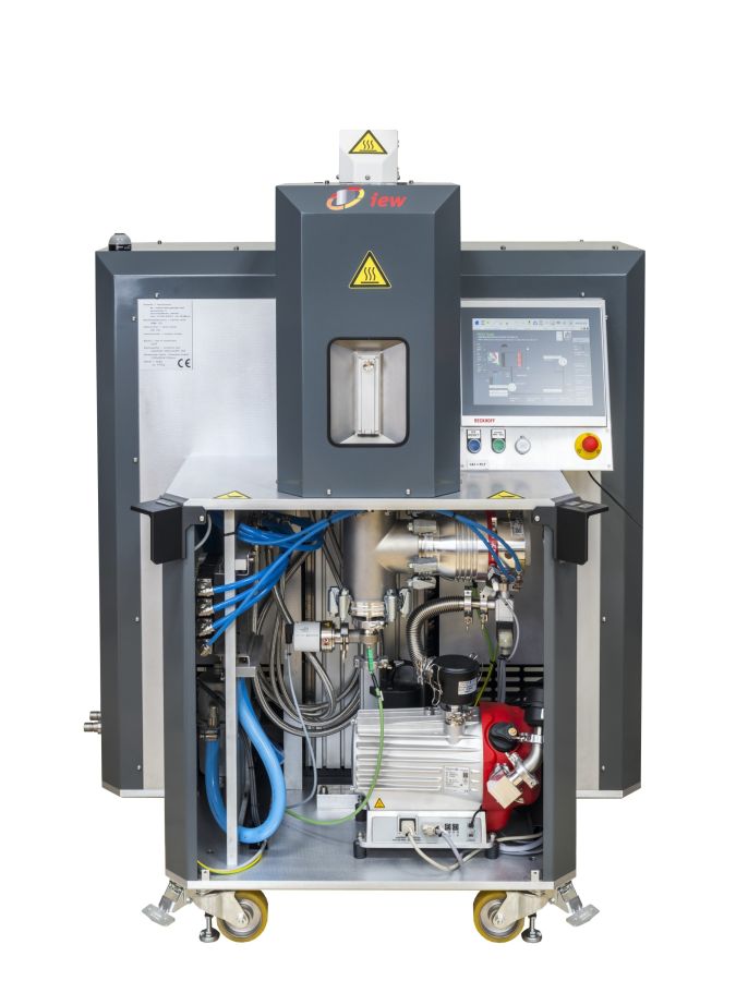 Vakuumlösungen von Pfeiffer Vacuum+Fab Solutions in einer kleinen Vakuumlötanlage (© iew induktive Erwärmungsanlagen GmbH.)