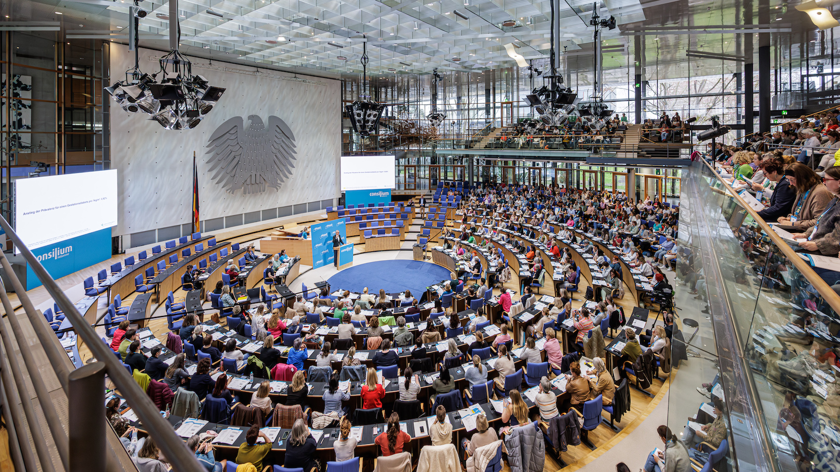 Spannende Vorträge beim Hebammenkongress pinard im Bonner Plenarsaal (Die Bildrechte liegen bei dem Verfasser der Mitteilung.)