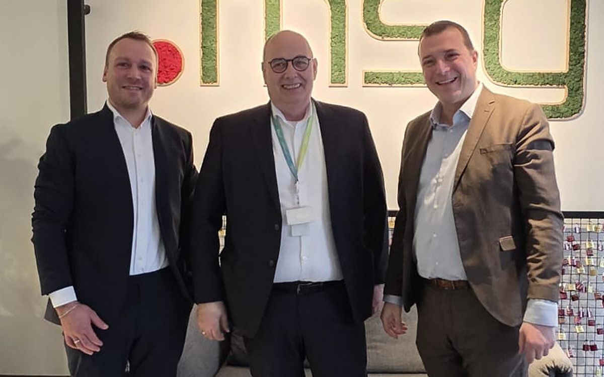 (Außen:) J. Wurth und A. Mucke, Inspire Technologies GmbH. (Mitte:) R. Isenberg, msg systems ag. (© MR.KNOW)